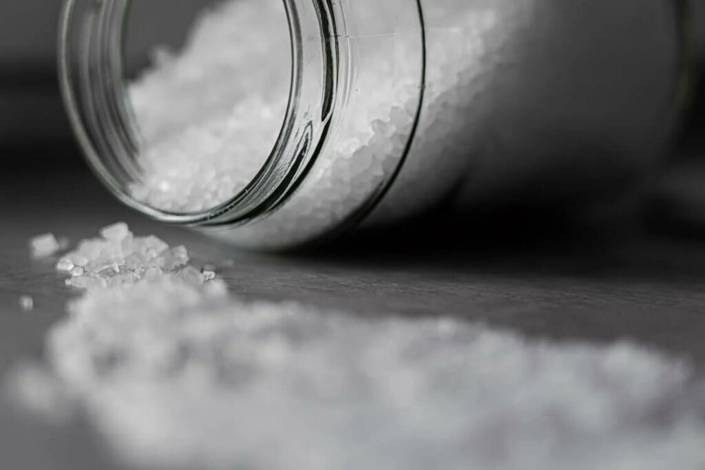get rid of ants with salt