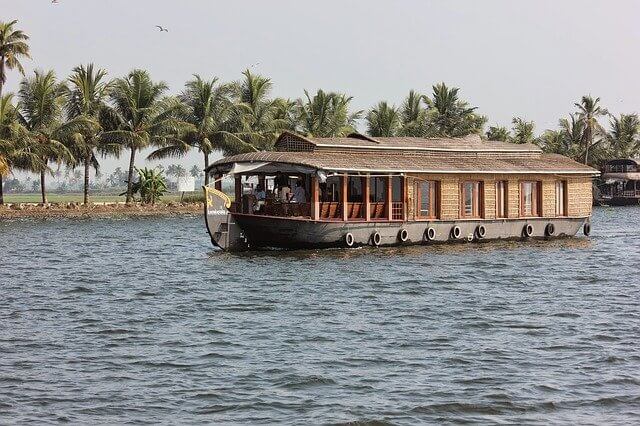 houseboats in kashmir