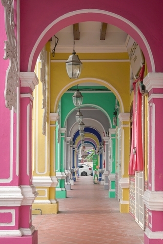 Colourful Arches for a Welcoming Passage