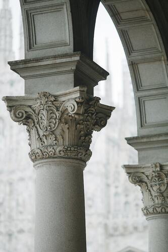 Pillar Top with Vintage design