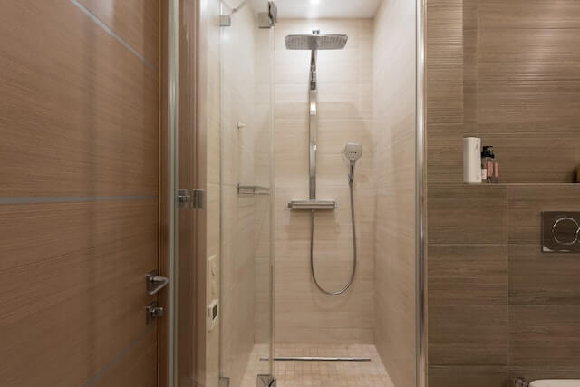 bathroom glass partition full height