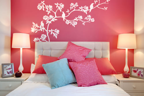 1. Make Off-White Colour Walls Regal With Royal Maroon